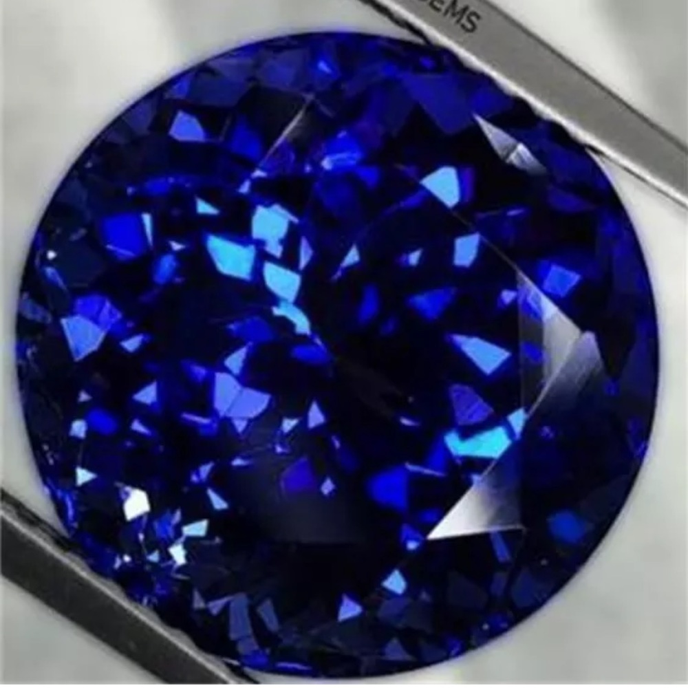 7.608 Carats Med Blue Tanzanite